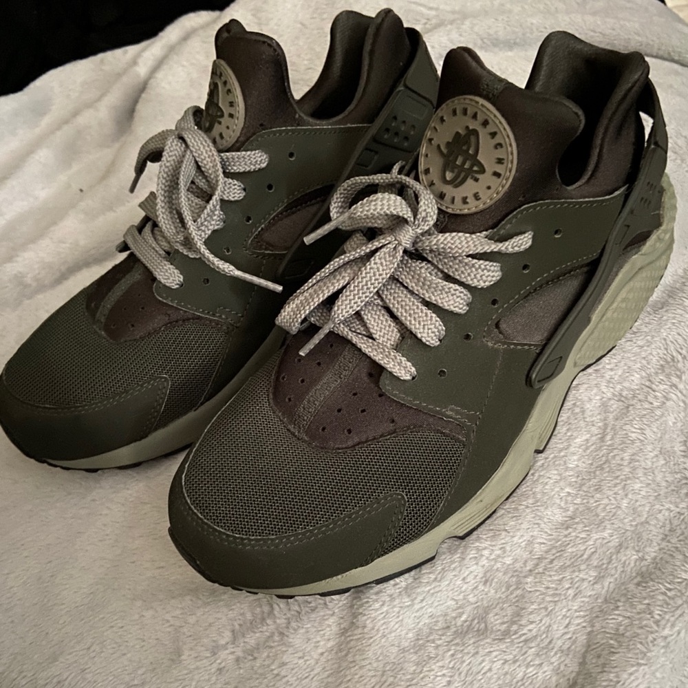 Nike Air Huarache Sequoia - Size 10.5